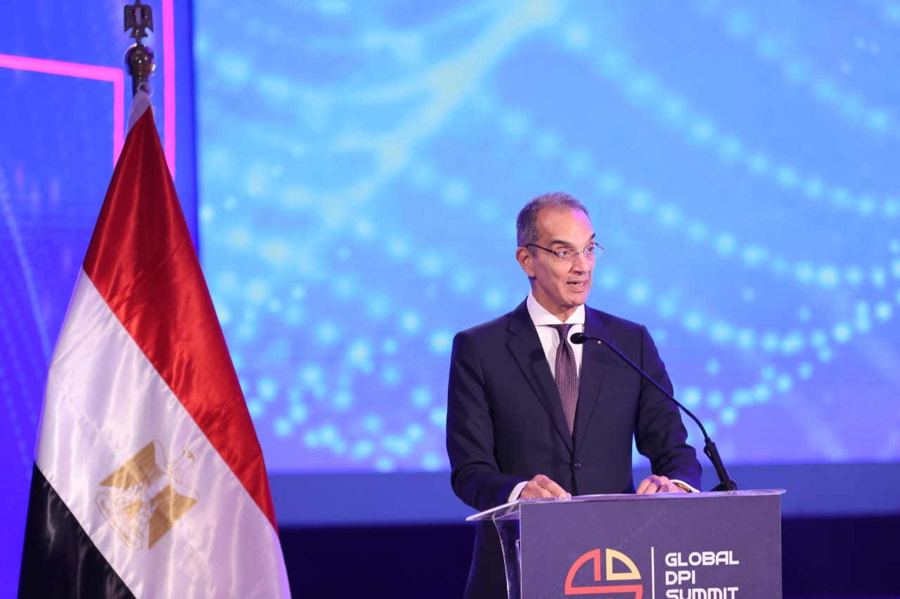 الدكتور عمرو طلعت وزير الاتصالات