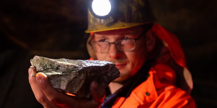 معدن التنجستين ؛ المعادن ؛ التعدين