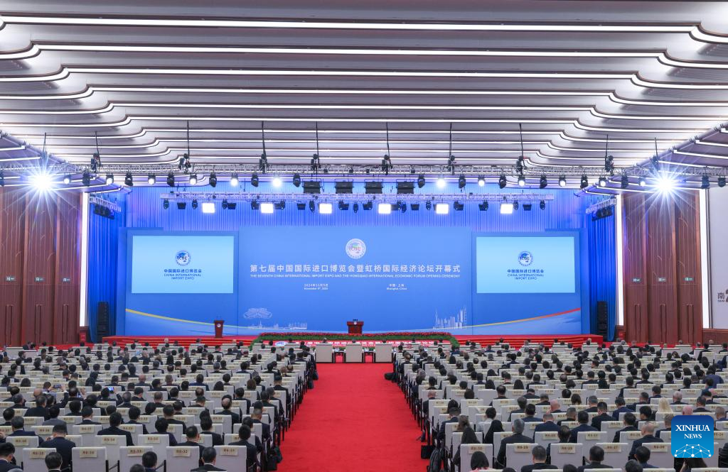 افتتاح معرض الصين الدولى السابع للاستيراد فى شانغهاى