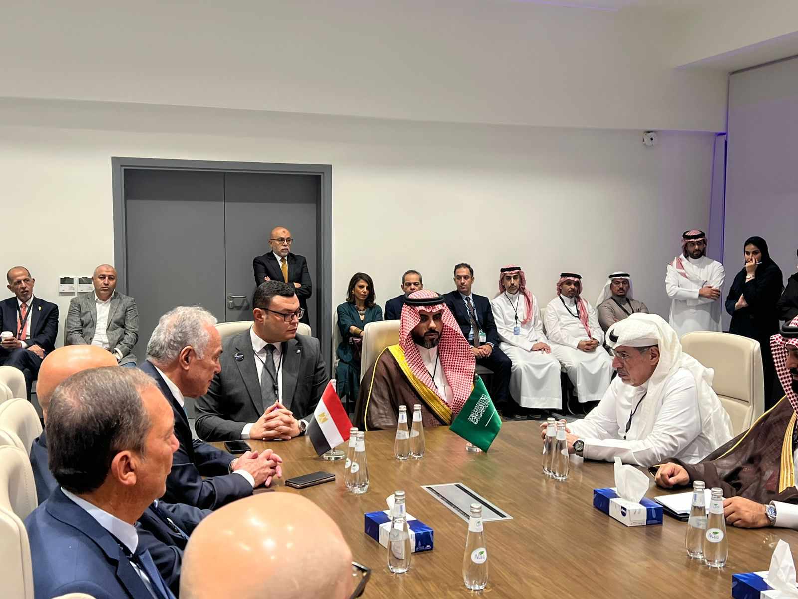 وزير الإسكان يبحث تعزيز التعاون مع ممثلى مجلس الأعمال السعودى المصرى