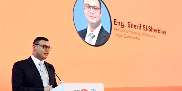 وزير الإسكان: إتاحة الفرص التعليمية توفر أرضية مناسبة لتقدم المرأة مجتمعًيا