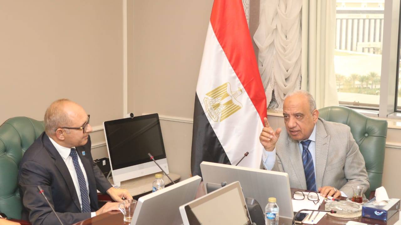 "الكهرباء" تبحث التعاون مع "مدكور" فى مواجهة سرقة التيار