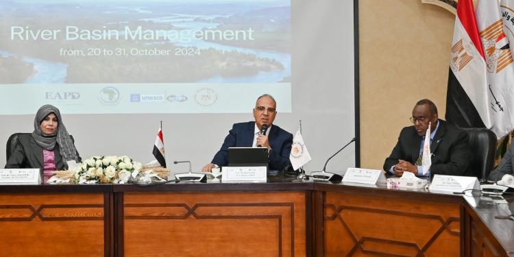 وزير الري: مصر تبذل جهودا كبيرة للتعامل مع تحديات المياه