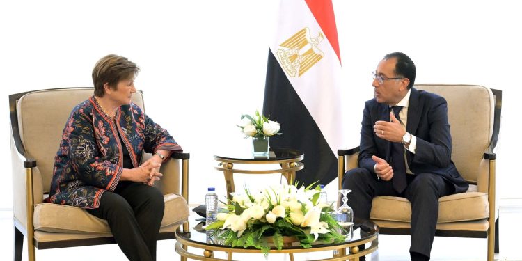 رئيس الوزراء: عدم تطبيق سعر الصرف المرن يُعيدنا إلى المربع "صفر"