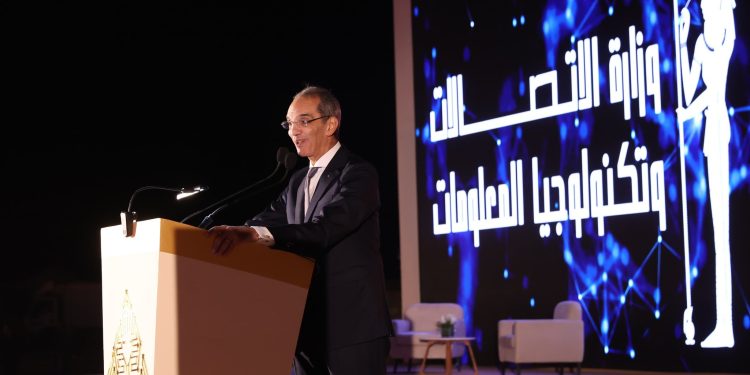 عمرو طلعت وزير الاتصالات وتكنولوجيا المعلومات