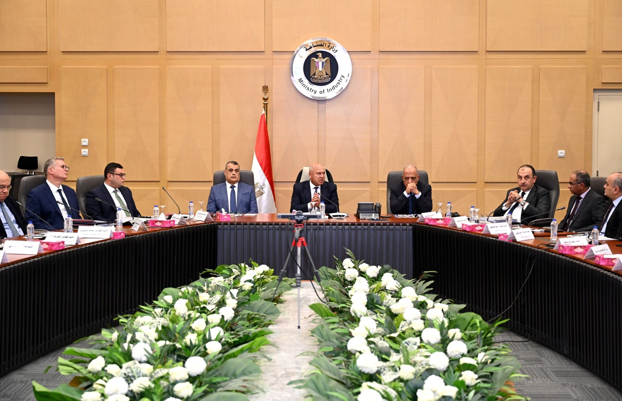 تسهيلات وحوافز من "البترول" لدعم القطاع الصناعي