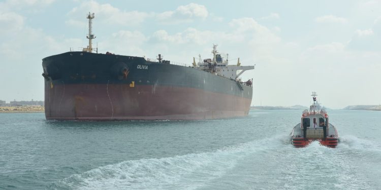 إقبال كبير على خدمة جديدة تقدمها "قناة السويس".. ما هي؟