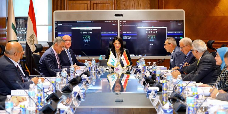 اجتماع بنك الاستثمار القومي