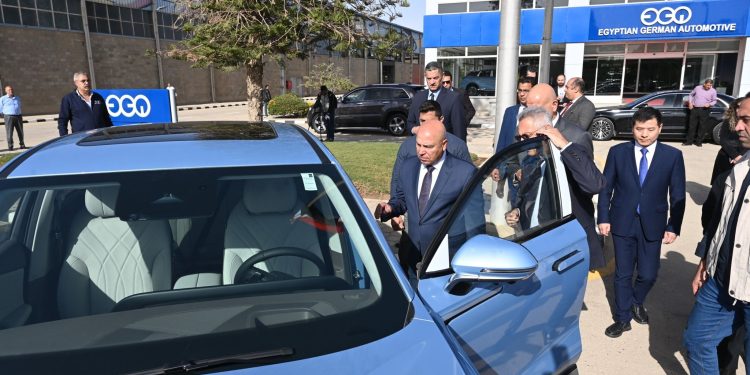 كامل الوزير: خطوط تصنيع سيارة إكسيد يحول مصر لمركز صناعي إقليمي