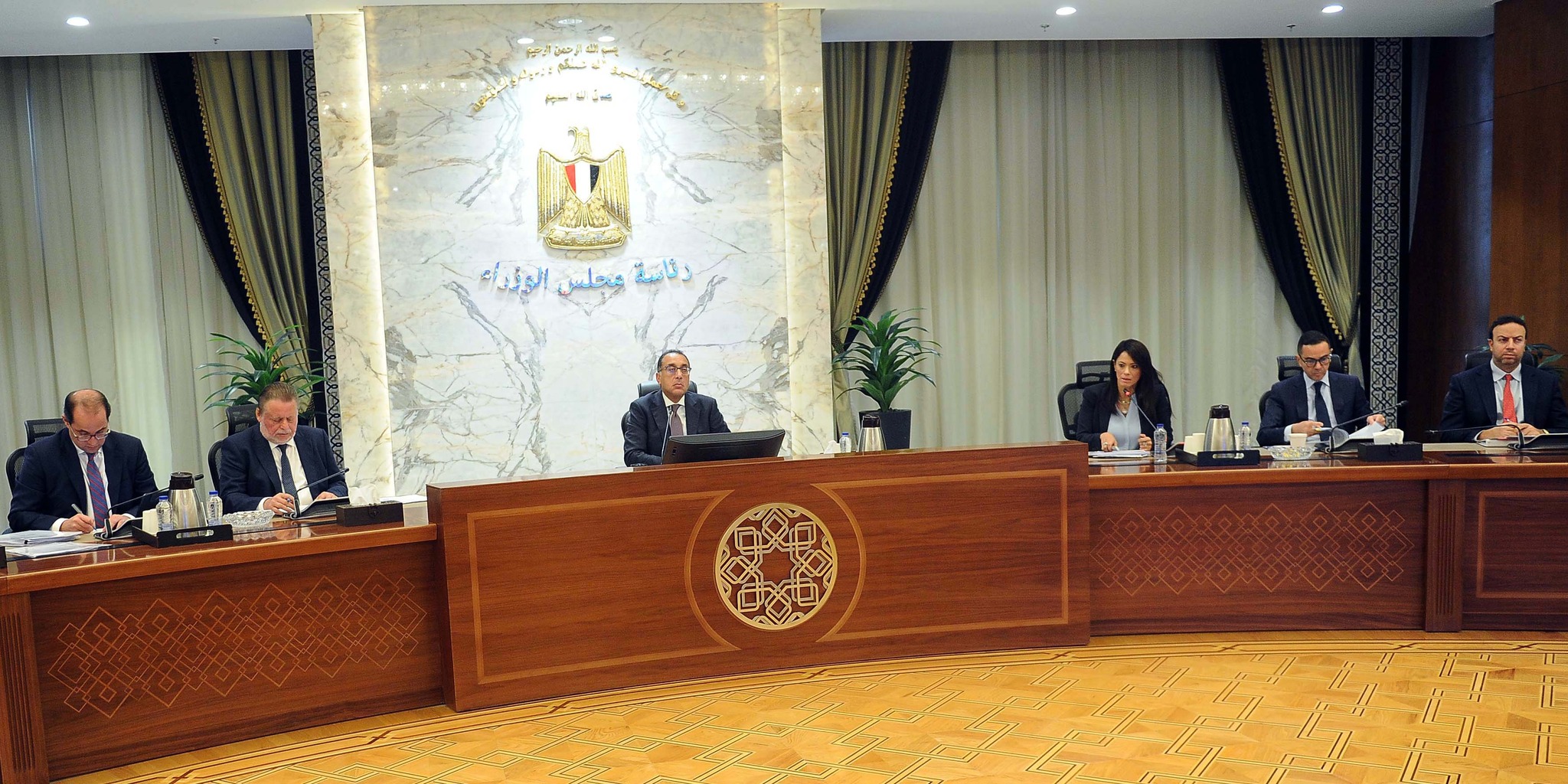 مدبولى: الحكومة تستهدف استدامة المسار النزولى للدين الخارجى