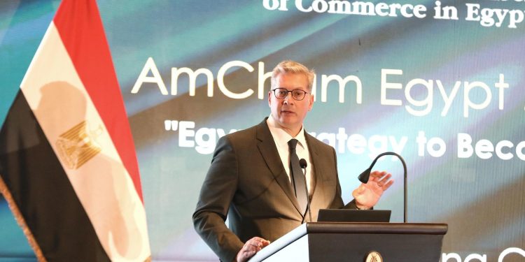 وزير البترول: بدء عمليات الحفر من جديد فى حقل ظهر الشهر المقبل