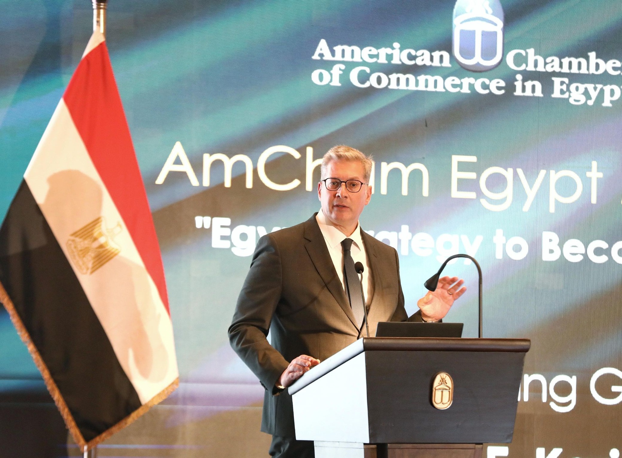 وزير البترول: بدء عمليات الحفر من جديد فى حقل ظهر الشهر المقبل