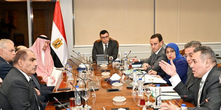 وزير الإسكان يبحث مع حسن الشربتلي فرص التعاون وتذليل العقبات أمام استثماراته