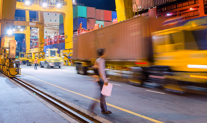 العجز التجارى لرومانيا ؛ الصادرات ؛ الواردات ؛ أوروبا