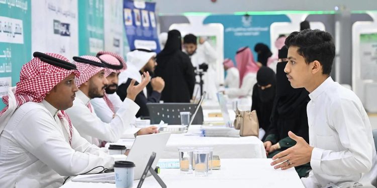 السعودية تخفض مستهدف البطالة بين مواطنيها إلى 5 بحلول 2030