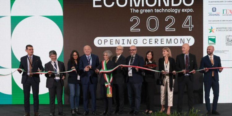 العالم يبحث عن حلول للطاقة النظيفة فى «إيكوموندو»