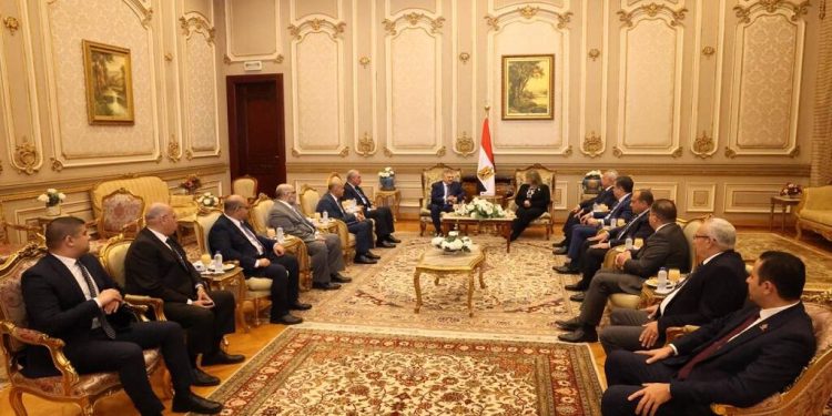 رئيس قناة السويس يناقش تعديلات قوانين الملاحة البحرية مع مجلس الشيوخ