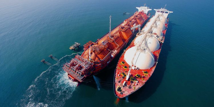 شحنات الغاز الطبيعى