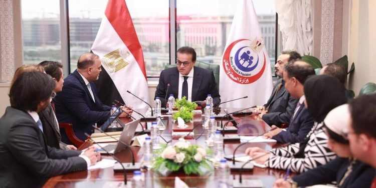 مصر وبريطانيا تبحثان تعزيز التعاون في مجال الرعاية الصحية والبحث العلمي