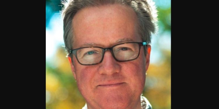 جاستن فوكس، كاتب عمود لدى وكالة أنباء «بلومبرج»