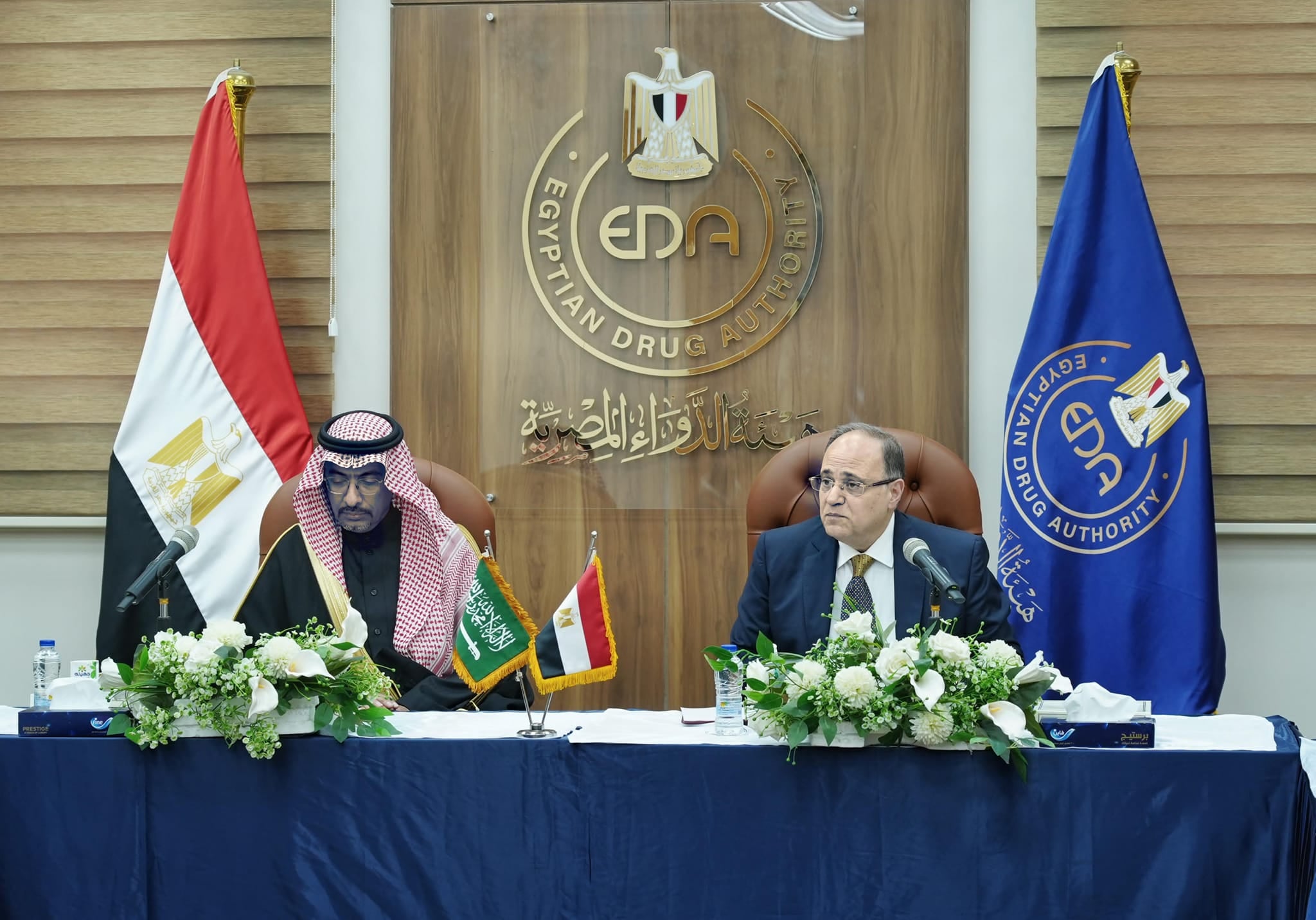 “هيئة الدواء” تبحث مع السعودية توطين صناعة المواد الخام الفعالة