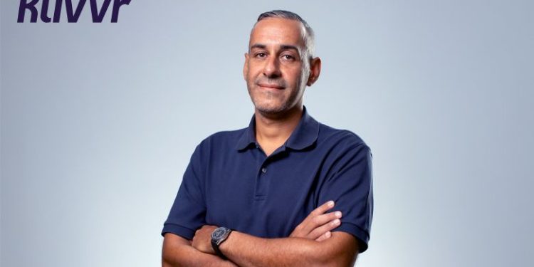 نيلز باختلر، الرئيس التنفيذى لشركة كليڤر ؛ كليفر