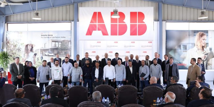 "إيه بى بى" تستعرض خطط التدريب بحضور وزير العمل