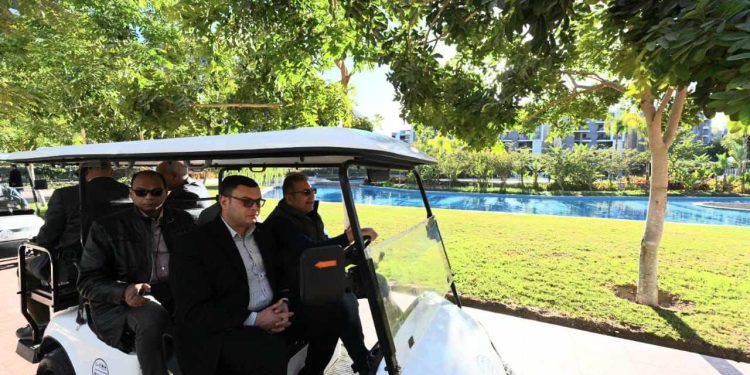 وزير الإسكان يتفقد مشروع "صن كابيتال" بمدينة حدائق أكتوبر