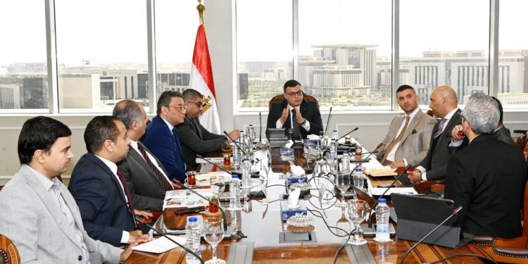 "الإسكان" تبحث التعاون مع "سُكنى" فى تطوير المقابر