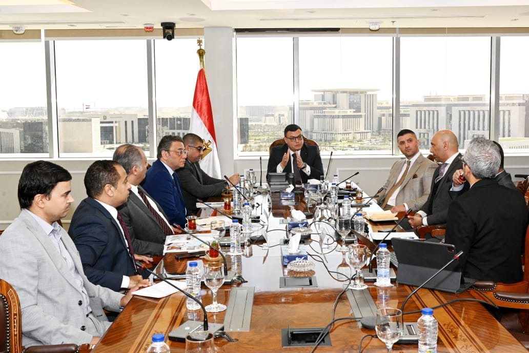 "الإسكان" تبحث التعاون مع "سُكنى" فى تطوير المقابر