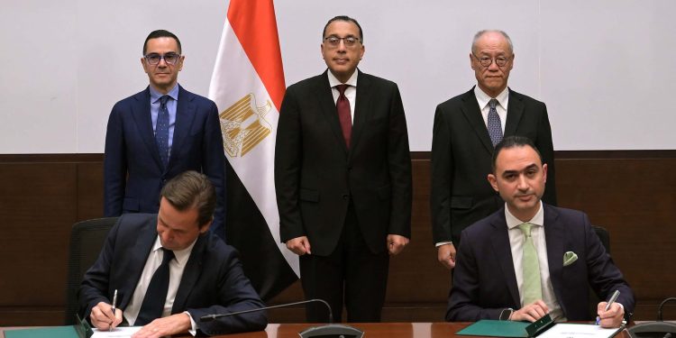 "نيسان" تُوقّع عقدًا لتصنيع طراز ثالث فى مصر باستثمارات 45 مليون دولار