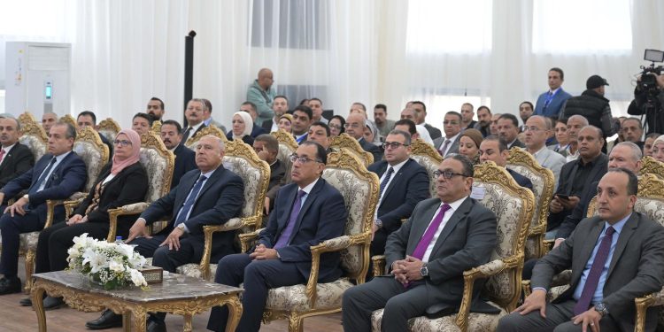 رئيس الوزراء يفتتح الطرح الأول للمصانع كاملة التجهيزات فى "الروبيكى"