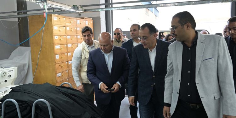 "إى بى إم تكستايل" للملابس يستهدف إنتاج 9 ملايين قطعة سنوياً