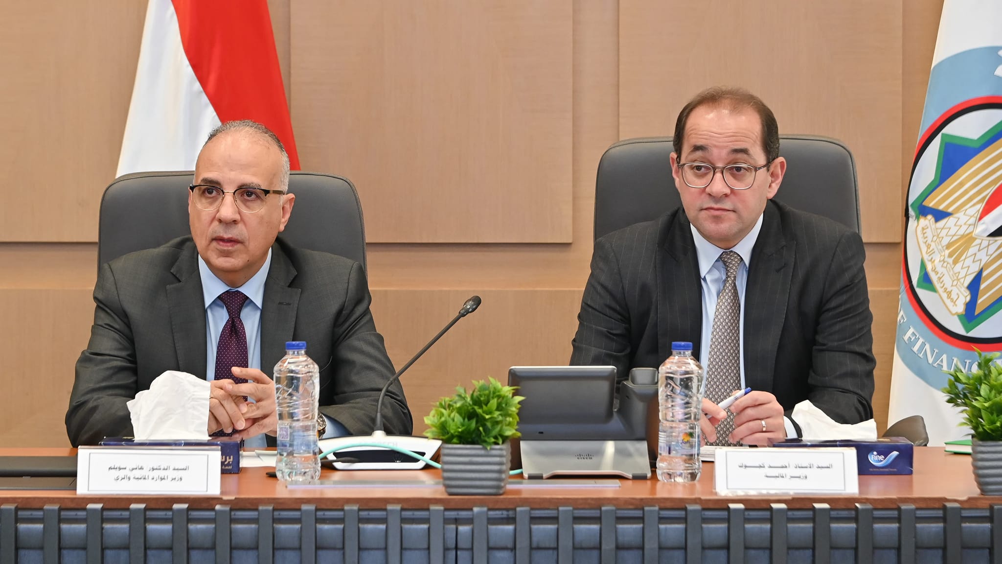 "الرى" و"المالية" تبحثان التعاون فى عدة ملفات