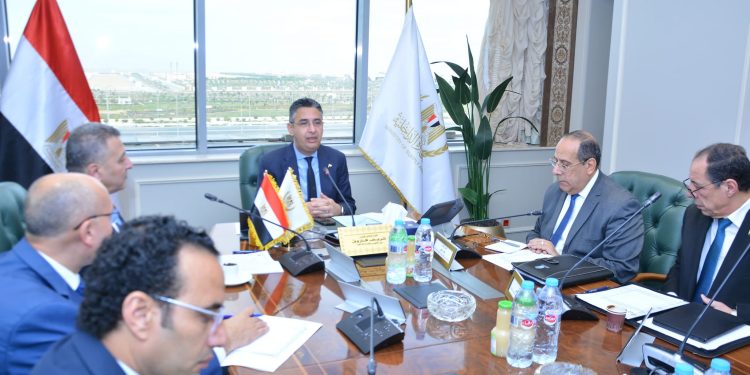 وزير التموين: العمل على زيادة رصيد الاحتياطي الاستراتيجي من السكر