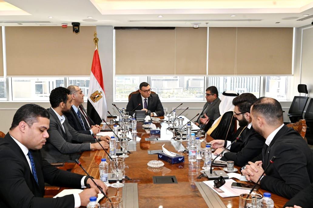 وزير الإسكان يبحث مع وفد سعودي فرص الاستثمار في مصر
