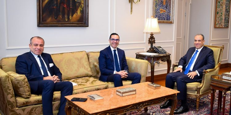 الحكومة تستعين بالدبلوماسية لجذب الاستثمارات الأجنبية وزيادة الصادرات