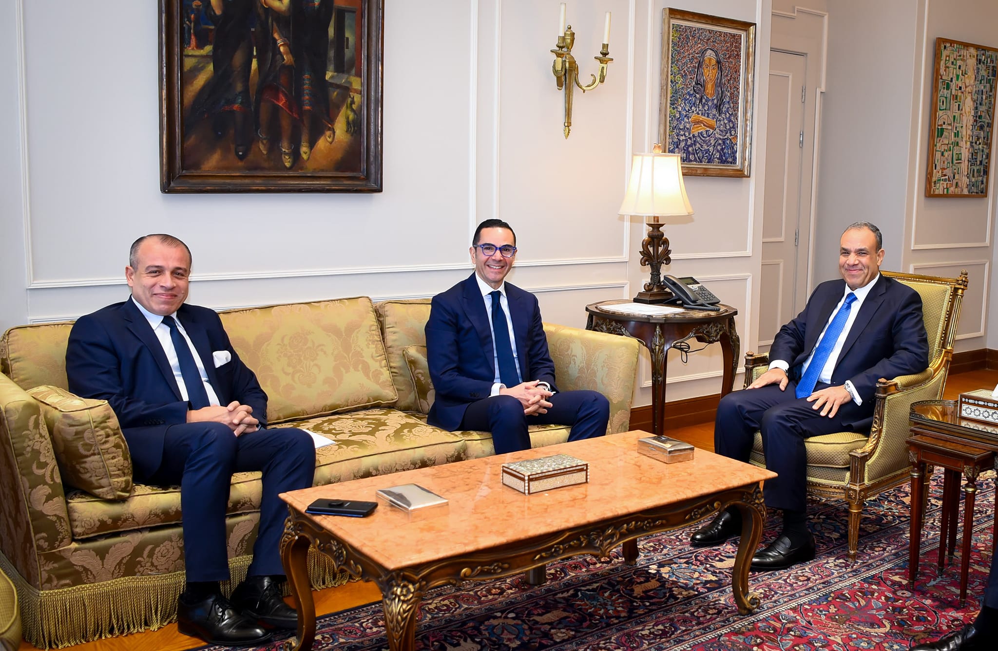 الحكومة تستعين بالدبلوماسية لجذب الاستثمارات الأجنبية وزيادة الصادرات