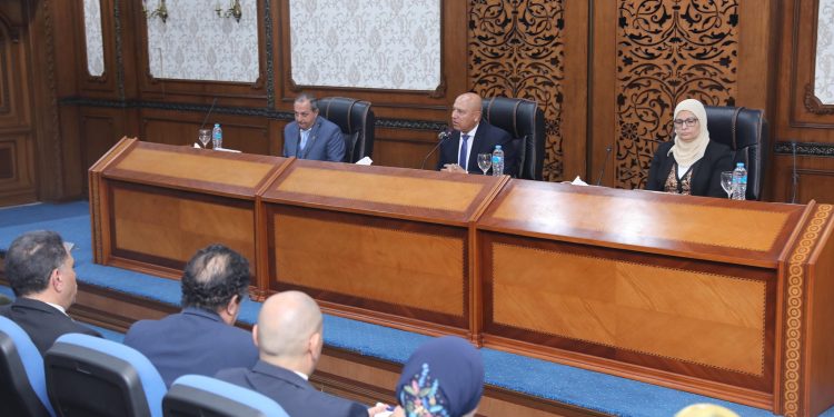 الحكومة تدرس إنشاء 450 مصنعًا جاهزًا في "بورسعيد" للمشروعات الصغيرة