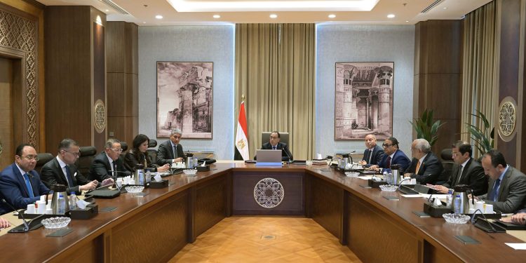 رئيس الوزراء: تخصيص بعض شوارع وسط البلد للمشاة فقط ضمن خطة التطوير