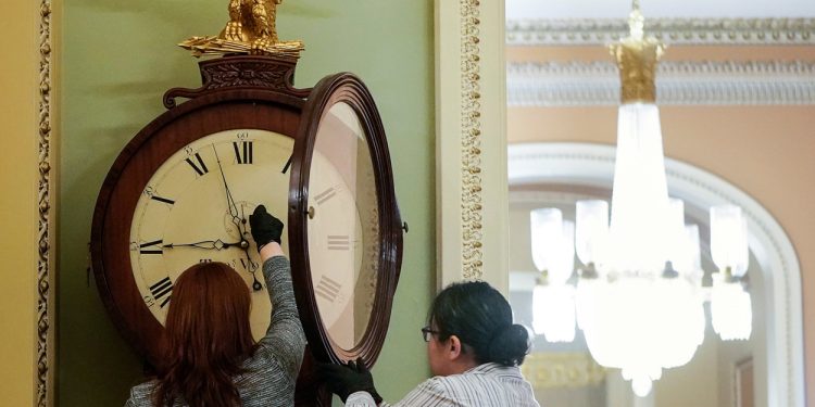 "مكلف للغاية".. الحزب الجمهوري يعتزم على إلغاء "التوقيت الصيفي" في أمريكا