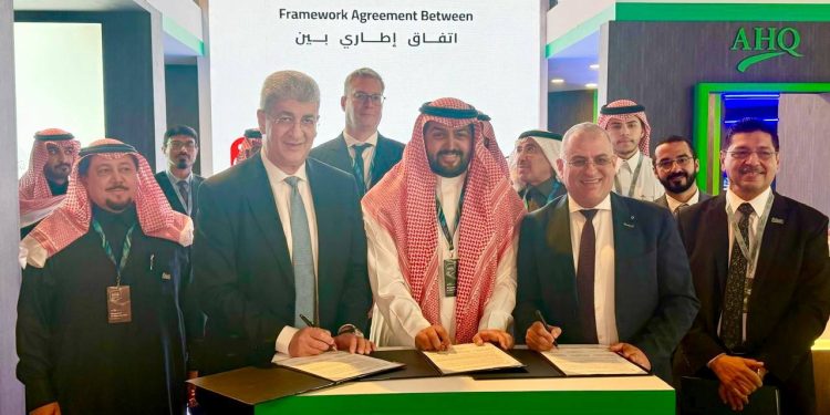 "القحطاني" تتعاون مع شركات بترول مصرية لتطوير مشروعات بالشرق الأوسط