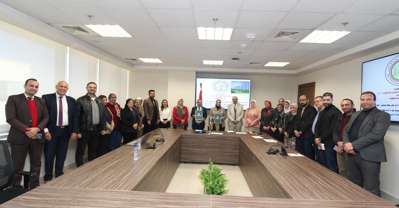 "المصرية لنقل الكهرباء" و"M.A.N" يتفقان على تفريغ ألف ميجاوات فى بنبان