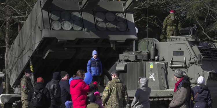 الغرب الأوروبي يواجه تحدي زيادة الإنفاق الدفاعي وسط الضغوط المالية