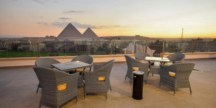 القابضة للسياحة والفنادق