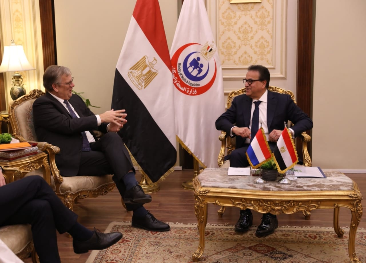 "الصحة" تبحث مع "فيليبس" إنشاء مصنع للأجهزة التشخيصية فى مصر