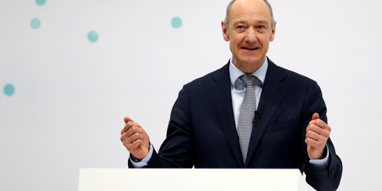 رولاند بوش الرئيس التنفيذي للألمانية "سيمنز