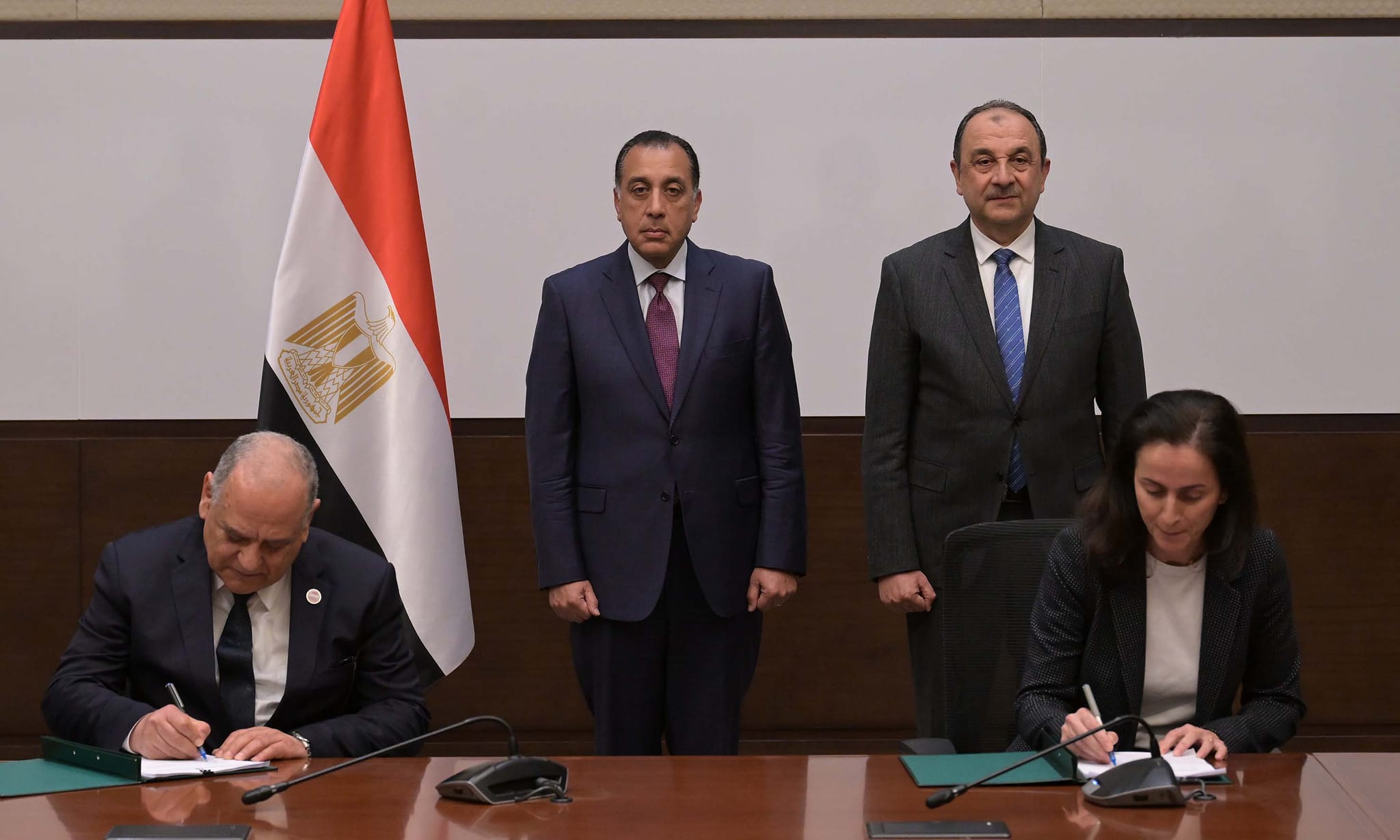 “بريتش بتروليوم” تستثمر 20 مليون دولار فى إعادة تشغيل مصنع بلوكات الأنود بالسخنة