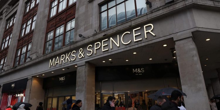 بريطانيا ؛ سلاسل المتاجر الكبرى ؛ تجارة التجزئة ؛ سلاسل التجزئة ؛ السلاسل التجارية ؛ المملكة المتحدة ؛ ماركس آند سبنسر