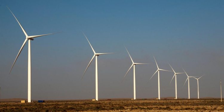 "أوراسكوم كونستراكشون" تنهى المرحلة الأولى من محطة رياح رأس غارب